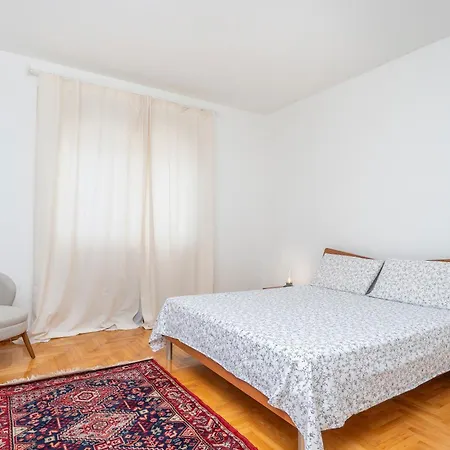 Guesthost - Li Dell'ospedale Appartement Udine